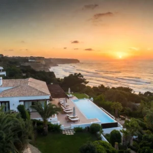 The Ultimate Guide to Algarve, Portugal: Best Beaches, Hidden Gems, and Travel Tips for 2026